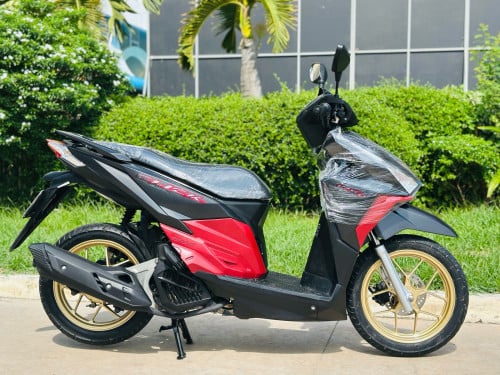 HONDA CLICK 017ក្រុមហ៊ុន ម៉ាសុីនតាន់ហាប់នែនស្ងាត់ជិះស្រួលស្ទុះខ្លាំងធានាមិនលាន់មិនហុយមានពន្ធកាតគ្រឺ