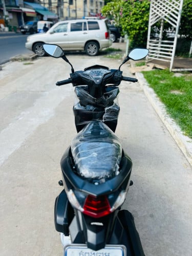 HONDA CLICK 017ក្រុមហ៊ុន ម៉ាសុីនតាន់ហាប់នែនស្ងាត់ជិះស្រួលស្ទុះខ្លាំងធានាមិនលាន់មិនហុយមានពន្ធកាតគ្រឺ