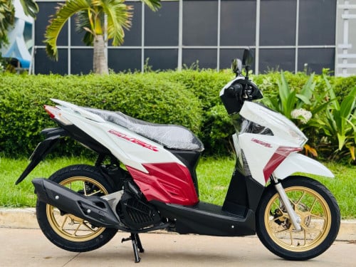 HONDA CLICK 017ក្រុមហ៊ុនNCX ម៉ាសុីនតាន់ហាប់នែនស្ងាត់ជិះស្រួលស្ទុះខ្លាំងមិនលាន់មិនហុយមានពន្ធកាតគ្រឺ