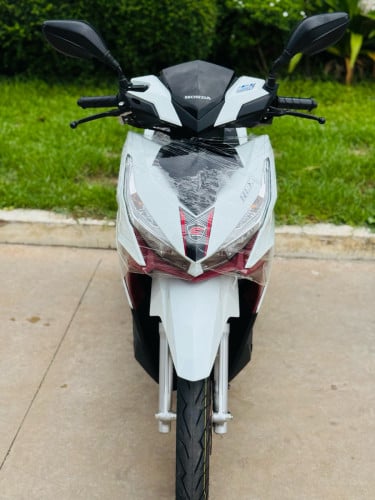 HONDA CLICK 017ក្រុមហ៊ុនNCX ម៉ាសុីនតាន់ហាប់នែនស្ងាត់ជិះស្រួលស្ទុះខ្លាំងមិនលាន់មិនហុយមានពន្ធកាតគ្រឺ