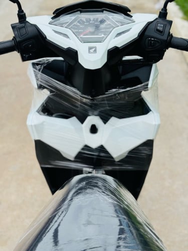 HONDA CLICK 017ក្រុមហ៊ុនNCX ម៉ាសុីនតាន់ហាប់នែនស្ងាត់ជិះស្រួលស្ទុះខ្លាំងមិនលាន់មិនហុយមានពន្ធកាតគ្រឺ