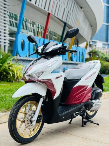 HONDA CLICK 017ក្រុមហ៊ុនNCX ម៉ាសុីនតាន់ហាប់នែនស្ងាត់ជិះស្រួលស្ទុះខ្លាំងមិនលាន់មិនហុយមានពន្ធកាតគ្រឺ