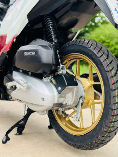 HONDA CLICK 017ក្រុមហ៊ុនNCX ម៉ាសុីនតាន់ហាប់នែនស្ងាត់ជិះស្រួលស្ទុះខ្លាំងមិនលាន់មិនហុយមានពន្ធកាតគ្រឺ