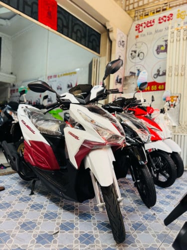 HONDA CLICK 017ក្រុមហ៊ុនNCX ម៉ាសុីនតាន់ហាប់នែនស្ងាត់ជិះស្រួលស្ទុះខ្លាំងមិនលាន់មិនហុយមានពន្ធកាតគ្រឺ