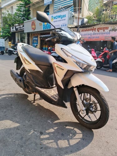 Honda click 2016 980$