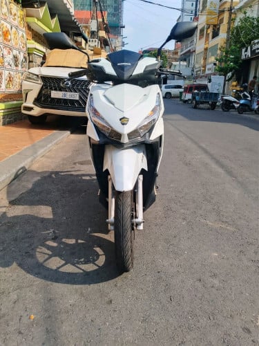 Honda click 2016 980$