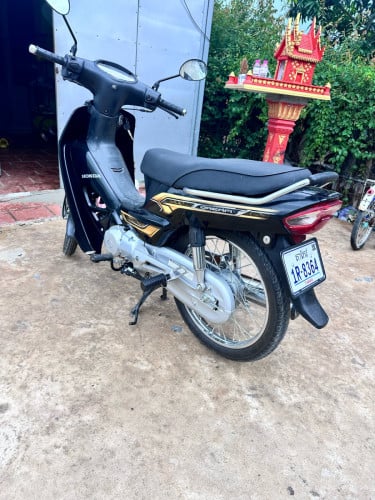 honda dream 019មានពន្ធត្រឹមត្រូវ ម៉ាស៊ីនស្អាត ជិះស្រួល ប្រព័ន្ធភ្លេីងគ្រប់ 1250$ដាច់ហេីយបាទ