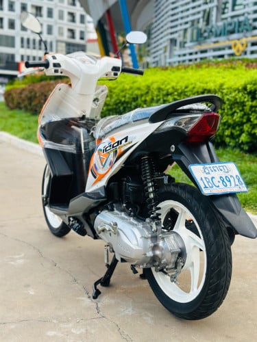 HONDA ICON 012 ក្រុមហ៊ុន ម៉ាសុីនតាន់ហាប់នែនស្ងាត់ជិះស្រួលស្ទុះធានាមិនលាន់មិនហុយមានពន្ធកាតគ្រឺហ្សីន