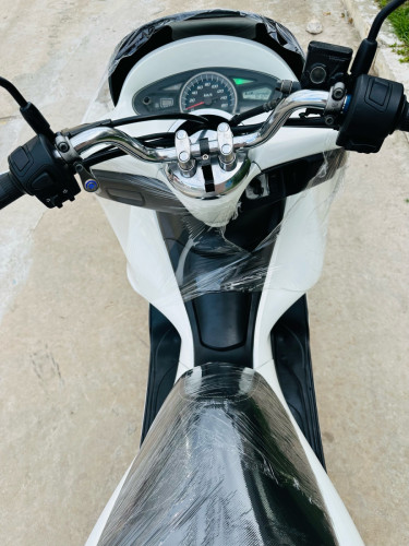HONDA PCX 012ជប៉ុនសុទ្ធ100% កម្លាំង125cc ម៉ាស៊ីនតាន់ហាប់នែនស្ងាត់ជិះស្រួលស្ទុះខ្លាំងមានពន្ធ