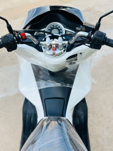Honda PCX 016ជប៉ុនសុទ្ធ100%កម្លាំង125ccម៉ាសុីនតាន់ហាប់នែនស្ងាត់ជិះស្រួលស្ទុះសំណុំហ្សីន95%មានពន្ធកាត