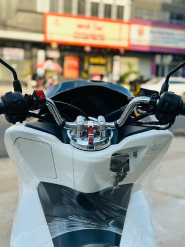 Honda PCX 016ជប៉ុនសុទ្ធ100%កម្លាំង125ccម៉ាសុីនតាន់ហាប់នែនស្ងាត់ជិះស្រួលស្ទុះសំណុំហ្សីន95%មានពន្ធកាត