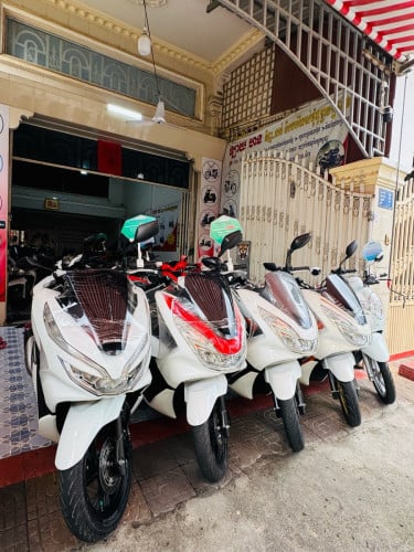 Honda PCX 016ជប៉ុនសុទ្ធ100%កម្លាំង125ccម៉ាសុីនតាន់ហាប់នែនស្ងាត់ជិះស្រួលស្ទុះសំណុំហ្សីន95%មានពន្ធកាត