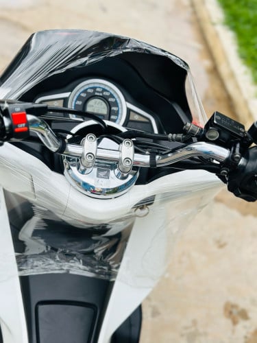 HONDA PCX 017 ជប៉ុនសុទ្ធ100% កម្លាំង125cc ម៉ាសុីនតាន់ហាប់នែនសំណុំហ្សីន95%មានពន្ធកាតគ្រឺហ្សីន