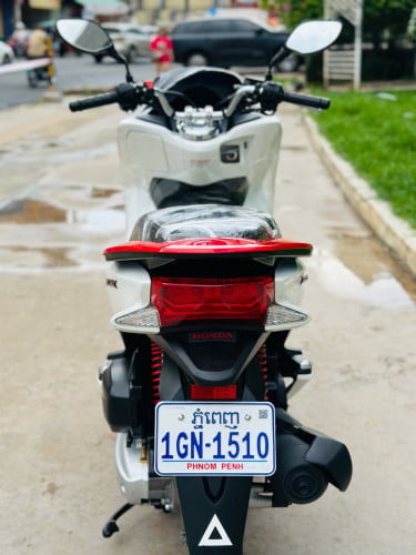 HONDA PCX 017 ជប៉ុនសុទ្ធ100% កម្លាំង125cc ម៉ាសុីនតាន់ហាប់នែនសំណុំហ្សីន95%មានពន្ធកាតគ្រឺហ្សីន