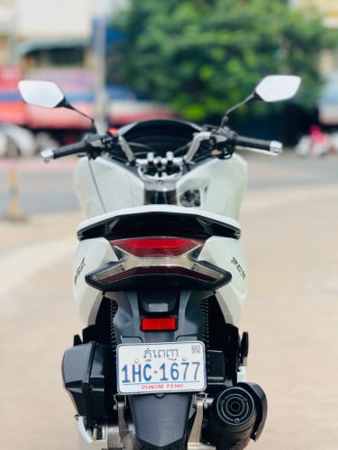 HONDA PCX 018 សោស្មាតឃីកម្លាំង150cc ម៉ាសុីនតាន់ហាប់នែនស្ងាត់ជិះស្រួលស្ទុះមិនលាន់មិនហុយមានពន្ធកាតគ្រឺ