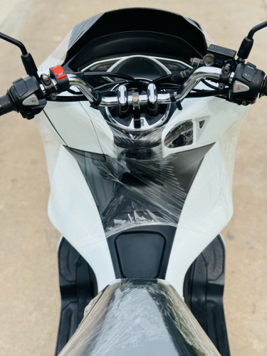 HONDA PCX 018 សោស្មាតឃីកម្លាំង150cc ម៉ាសុីនតាន់ហាប់នែនស្ងាត់ជិះស្រួលស្ទុះមិនលាន់មិនហុយមានពន្ធកាតគ្រឺ