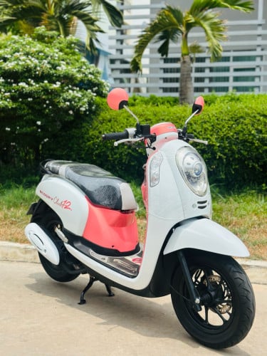 HONDA SCOOPY 015 ម៉ាសុីនតាន់ហាប់នែនជិះស្រួលមិនលាន់មិនហុយមានពន្ធកាតគ្រឺហ្សីន