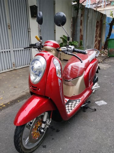 Honda scoopy 2013 850$