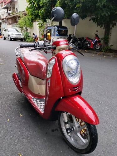 Honda scoopy 2013 850$