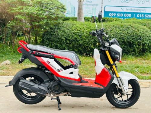 HONDA Zoomer X 018 ក្រុមហ៊ុន ម៉ាសុីនតាន់ហាប់នែនស្ងាត់ជិះស្រួលមិនលាន់មិនហុយមានពន្ធកាតគ្រឺហ្សីន