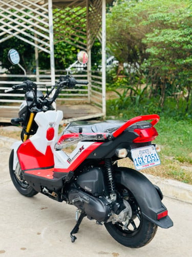 HONDA Zoomer X 018 ក្រុមហ៊ុន ម៉ាសុីនតាន់ហាប់នែនស្ងាត់ជិះស្រួលមិនលាន់មិនហុយមានពន្ធកាតគ្រឺហ្សីន
