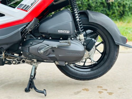 HONDA Zoomer X 018 ក្រុមហ៊ុន ម៉ាសុីនតាន់ហាប់នែនស្ងាត់ជិះស្រួលមិនលាន់មិនហុយមានពន្ធកាតគ្រឺហ្សីន