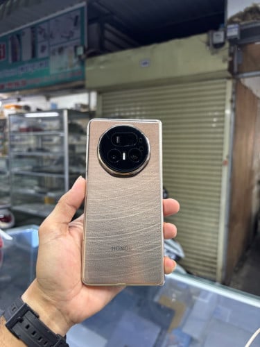 Honor magicV5 512G Ram12G Sim2 Global ខូចអេក្រង់ក្នុងប្រើបានខាងក្រៅ ស្ទើតួរតិចបែកថាច់មុខតិច