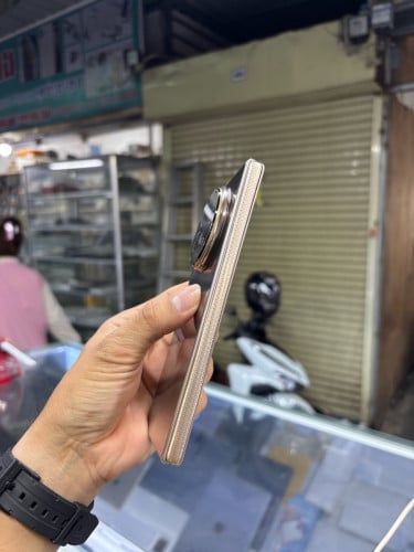 Honor magicV5 512G Ram12G Sim2 Global ខូចអេក្រង់ក្នុងប្រើបានខាងក្រៅ ស្ទើតួរតិចបែកថាច់មុខតិច