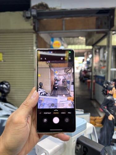 Honor magicV5 512G Ram12G Sim2 Global ខូចអេក្រង់ក្នុងប្រើបានខាងក្រៅ ស្ទើតួរតិចបែកថាច់មុខតិច
