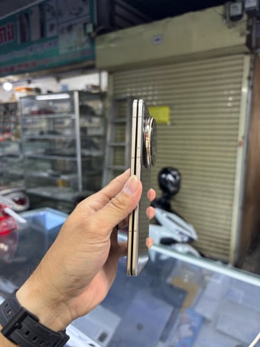Honor magicV5 512G Ram12G Sim2 Global ខូចអេក្រង់ក្នុងប្រើបានខាងក្រៅ ស្ទើតួរតិចបែកថាច់មុខតិច