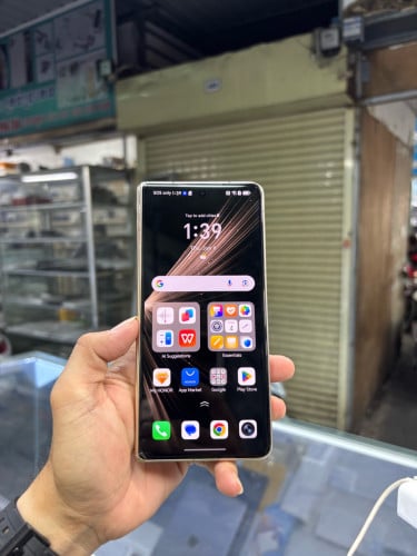 Honor magicV5 512G Ram12G Sim2 Global ខូចអេក្រង់ក្នុងប្រើបានខាងក្រៅ ស្ទើតួរតិចបែកថាច់មុខតិច