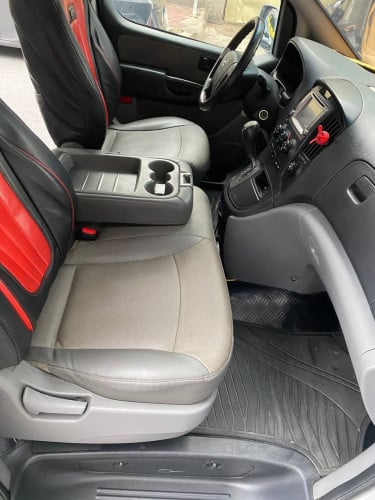 HYUNDAI Starex 2008 For Rent /出租