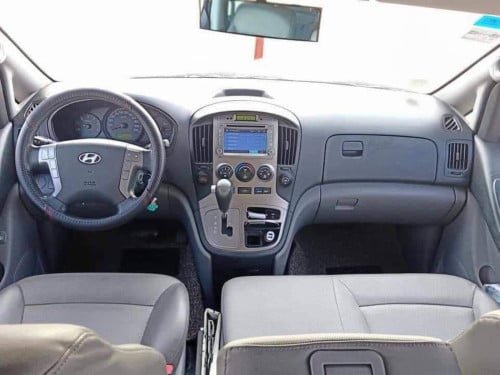HYUNDAI Starex 2009 For Rent /出租