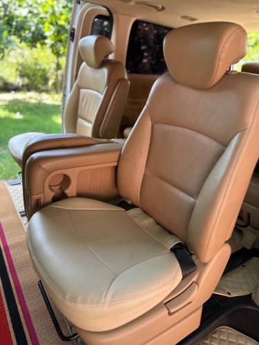 HYUNDAI Starex 2011 For Rent /出租