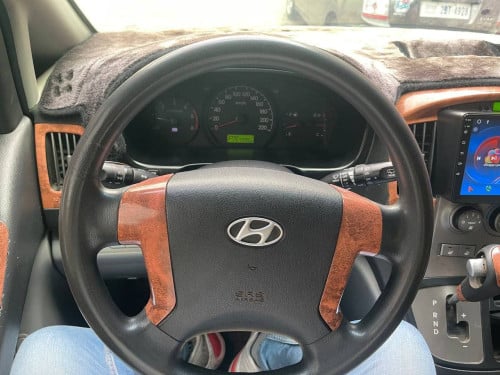 HYUNDAI Starex 2011 For Rent /出租