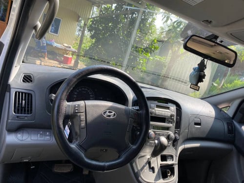 HYUNDAI Starex 2012 For Rent /出租