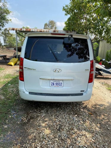 HYUNDAI Starex 2012 For Rent /出租