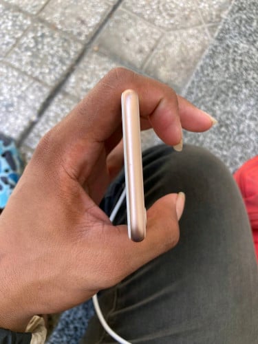 I phone 8 64G ដូរថ្មមួយគ្រប់ក្រៅពីនឹងសុីនទាំងអស់មានស្កេន
