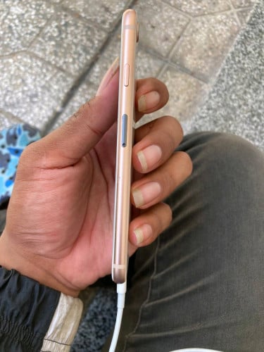 I phone 8 64G ដូរថ្មមួយគ្រប់ក្រៅពីនឹងសុីនទាំងអស់មានស្កេន
