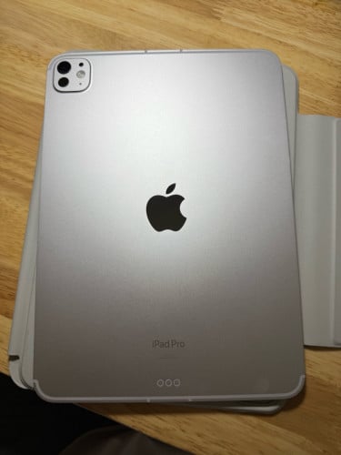 Ipad pro M4 11inch 256G Esim+wifi ចចារតម្លៃសិនបាន