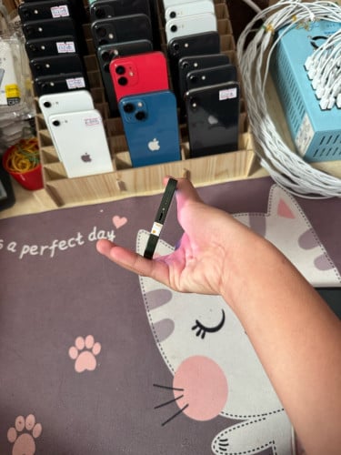 iPhone 13 128GB អេក្រង់សុីន អត់ស្គេន