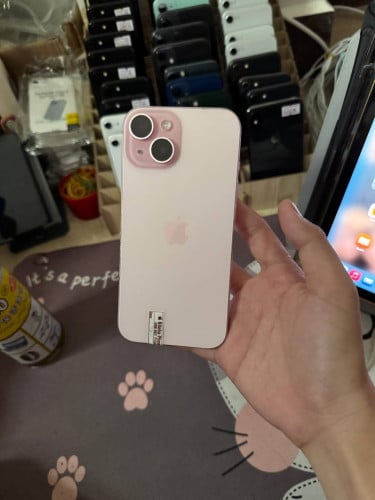 iPhone 15 128GB អេក្រង់សុីន អត់ស្គេន ថ្ម91% ស្ទេីរតួគែម កាមេរ៉ាច្បាស់មុខក្រោយ តម្លៃ 360$