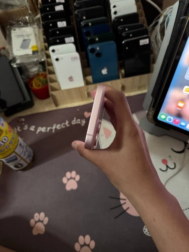 iPhone 15 128GB អេក្រង់សុីន អត់ស្គេន ថ្ម91% ស្ទេីរតួគែម កាមេរ៉ាច្បាស់មុខក្រោយ តម្លៃ 360$