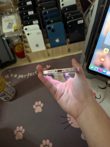 iPhone 15 300$