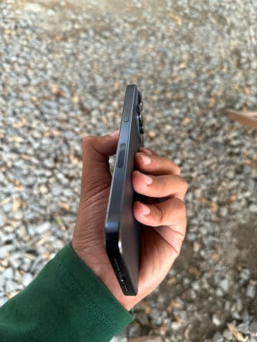 iPhone 15 pro max សំណុំស្ទើរខ្នងតិច