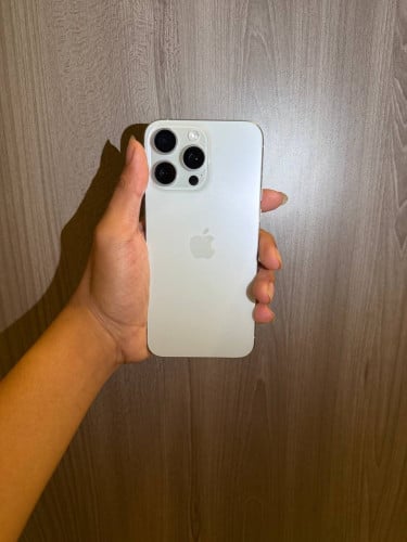 iPhone 15 pro max ប្រភេទដូរអេក្រង់ហ្សុីន