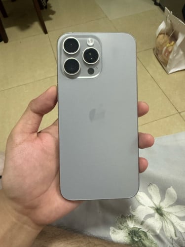 IPhone 15 Pro Max 256 ZP/A gb battery health 85% 98-99%