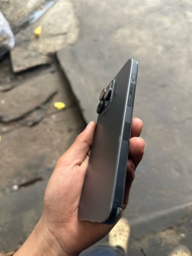 Iphone 15 pro max 256g LLA ធ្លាប់ដូអេក្រង់ម្ដងតែអេក្រង់សុីនសរសៃសក់