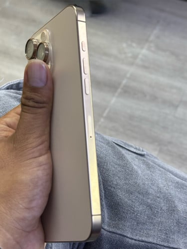 iPhone 16 Pro Max Zaសុីម២ 256g មានប្រអប់និងឆ្នាំងសាក