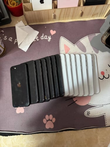 iPhone 8 64GB សាណុំសុីន ស្គេន តួ97.98% តម្លៃ$40
